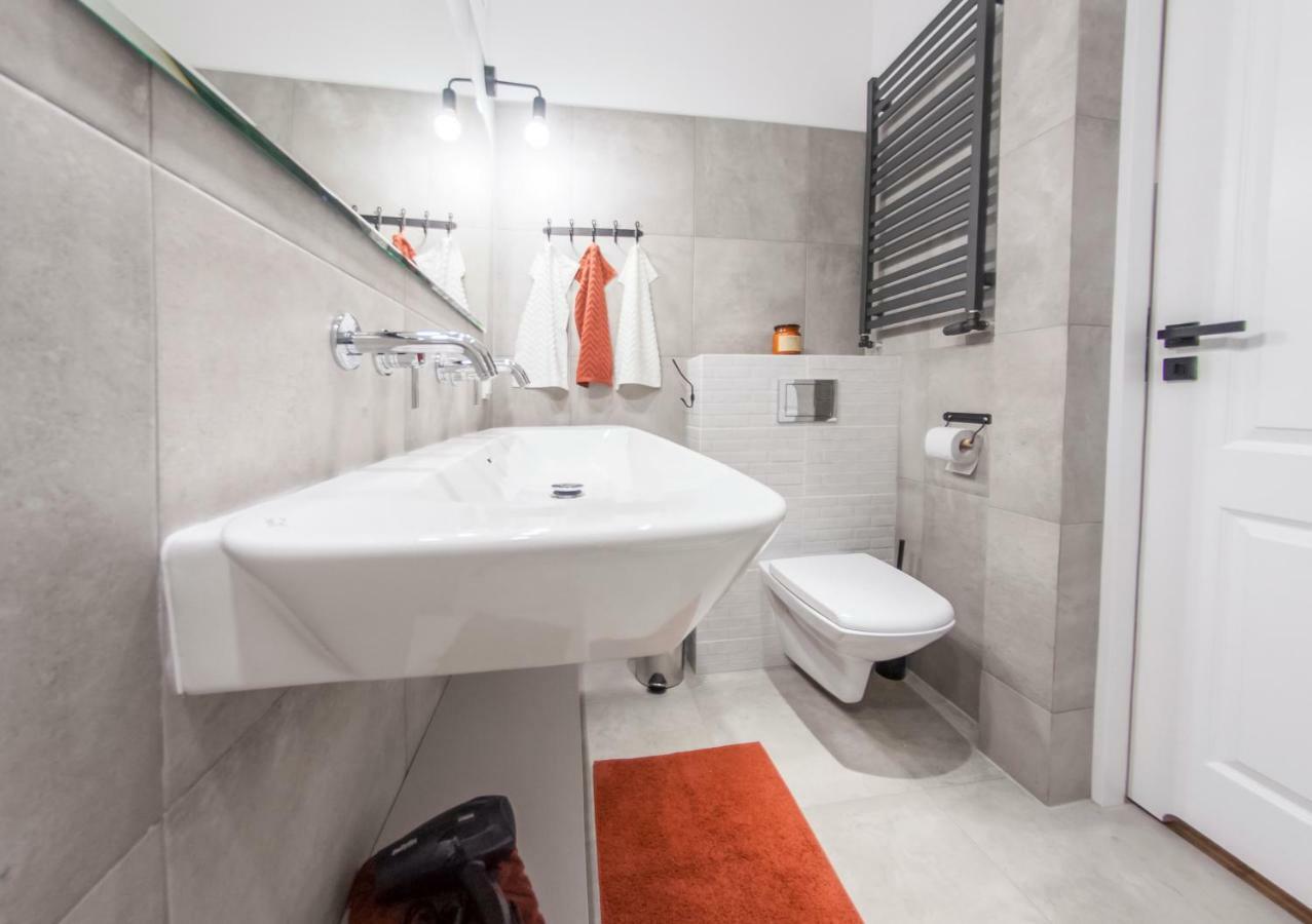 Family Luxury Comfort Old Town Apartament, 1-8, 2 Sypialnie I Salon, Parking W Cenie กดัญสก์ ภายนอก รูปภาพ